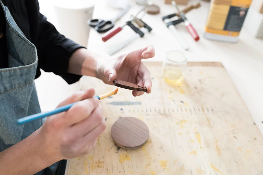 fabrication-couvercle-bougies-noyer-massif.jpg