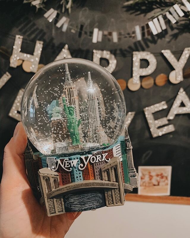 I bought this musical snow globe that plays &ldquo;New York, New York&rdquo; to surprise the kids on Christmas - it was magical❤️. Now we are off to introduce our kids to the city that captured our hearts - NYC BABY!