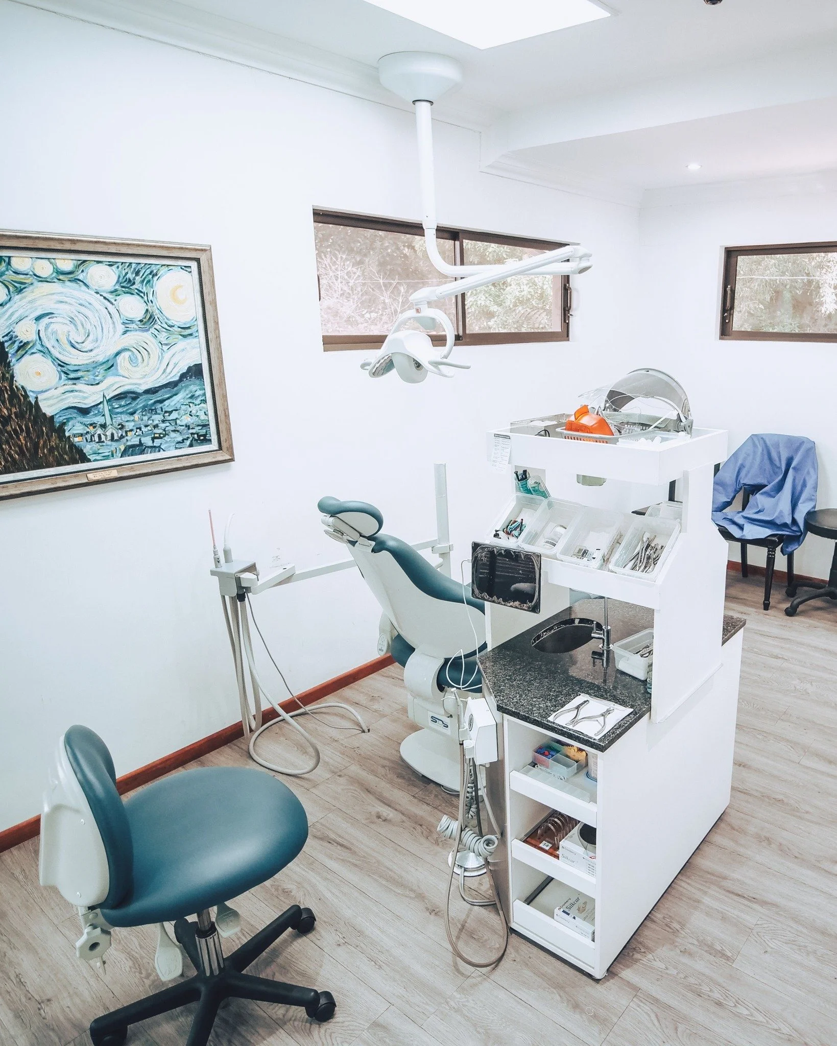 At Hugo, your treatment isn&rsquo;t outsourced.

Every case is led by a qualified orthodontist, and with our in-house Hugo Lab, we design and manufacture custom aligners right here.

It&rsquo;s how we keep things precise, efficient, and truly special