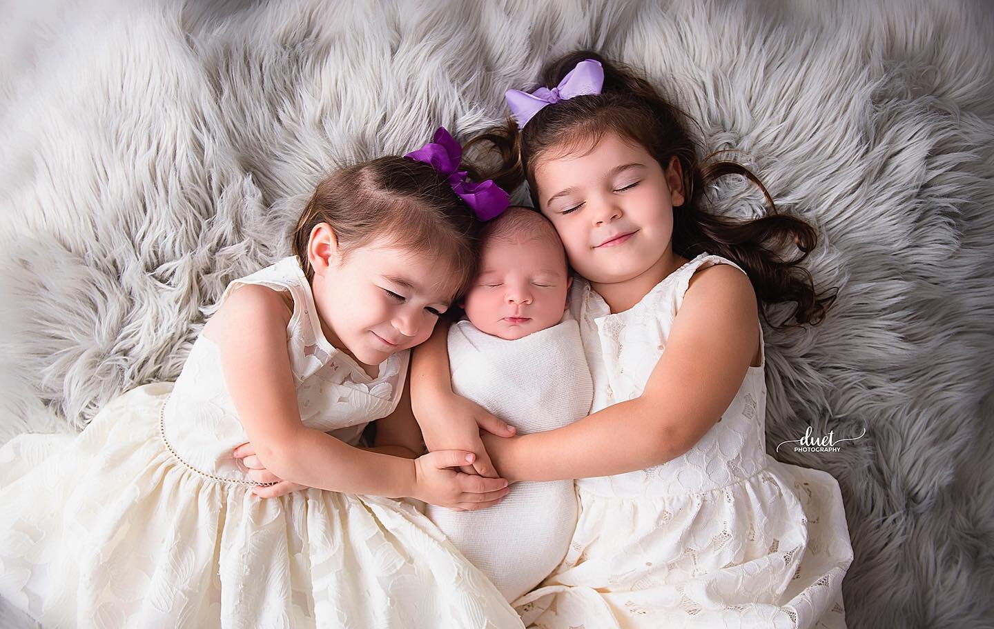 I hope your Sunday is as sweet as these 3! Can you tell how much Savannah &amp; Addison love their new baby brother, Levi?!
.
.
.
#newborn #newborns #newbornboy #newbornbaby #newbornbabies #newbornphoto #newbornphotos #newbornphotography #newbornphot