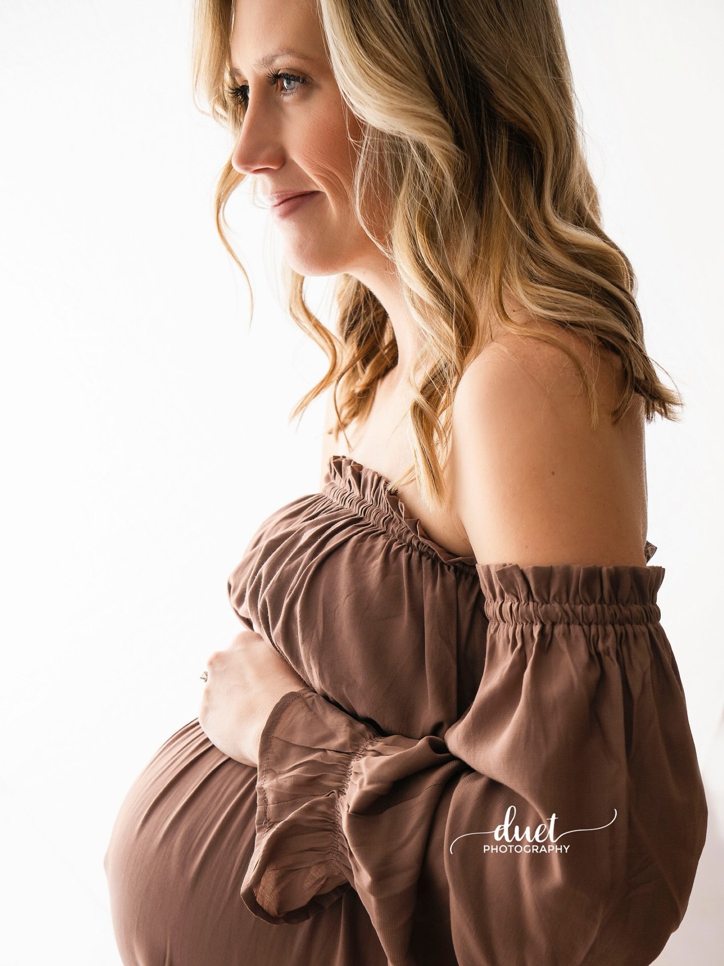 Meet Alex, Brittany and their gorgeous family! They are expecting baby #5 oh so soon and I have been the fortunate one to capture all of their beautiful children over the years. Brittany is simply glowing. We always have so much fun during their phot