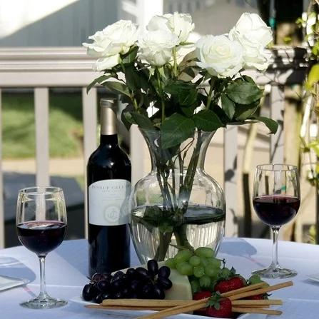 Arbor Guest House - Amid the vineyards and sprawling hills of Napa Country reposes Arbor Guest House B&B AgroBnB. An elegant colonial revival home offering all of the modern amenities.