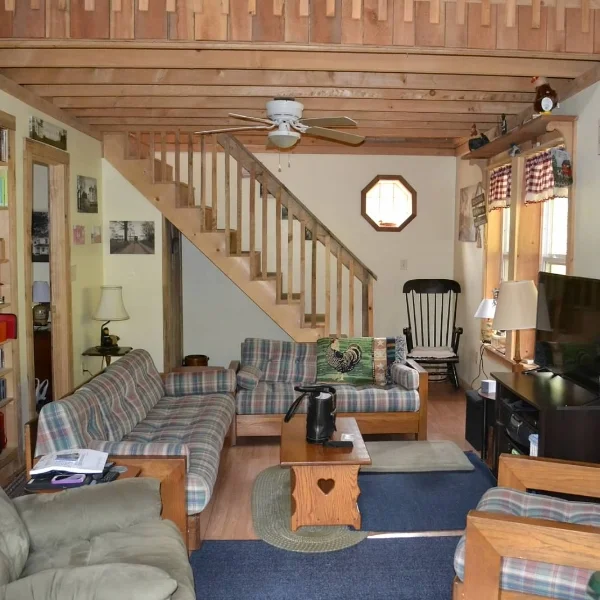 Journey Cabin - Journey Cabin is a dream come true to live off the grid and be happy and active. The cabin is used for Honeymoons, family gatherings, writers, church groups and many other folk from all over.