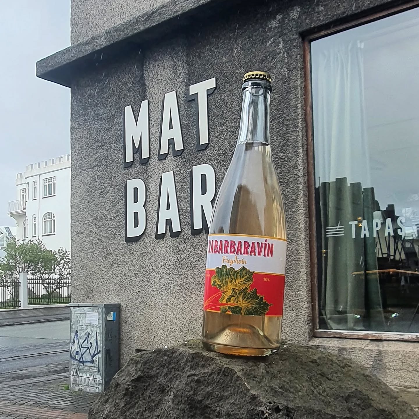 Sumari&eth; er komi&eth; (??) og t&iacute;mi rabarbarans er h&eacute;r!!
🌞🌞🌞
Vi&eth; vorum a&eth; f&aacute; snilldar v&ouml;ru fr&aacute; f&eacute;l&ouml;gum okkar hj&aacute; @vinkeldan og vi&eth; erum svo spennt a&eth; bj&oacute;&eth;a &ouml;llum