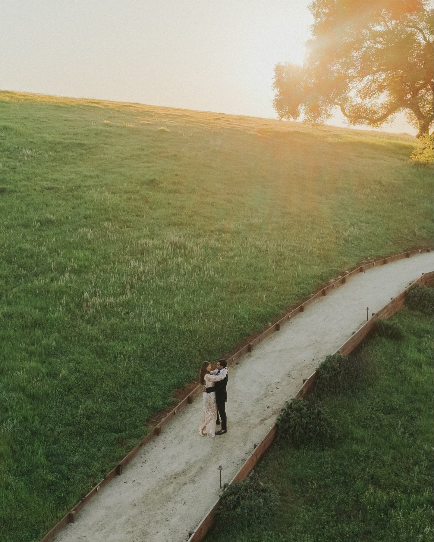 Drone shot for @crystalphotographyllc for the wedding I second shot for her in California last weekend✨

Still learning to fly and composite shots with the drone&hellip;. And to get over my fear of heights when flying it. 😅

I can&rsquo;t wait to in