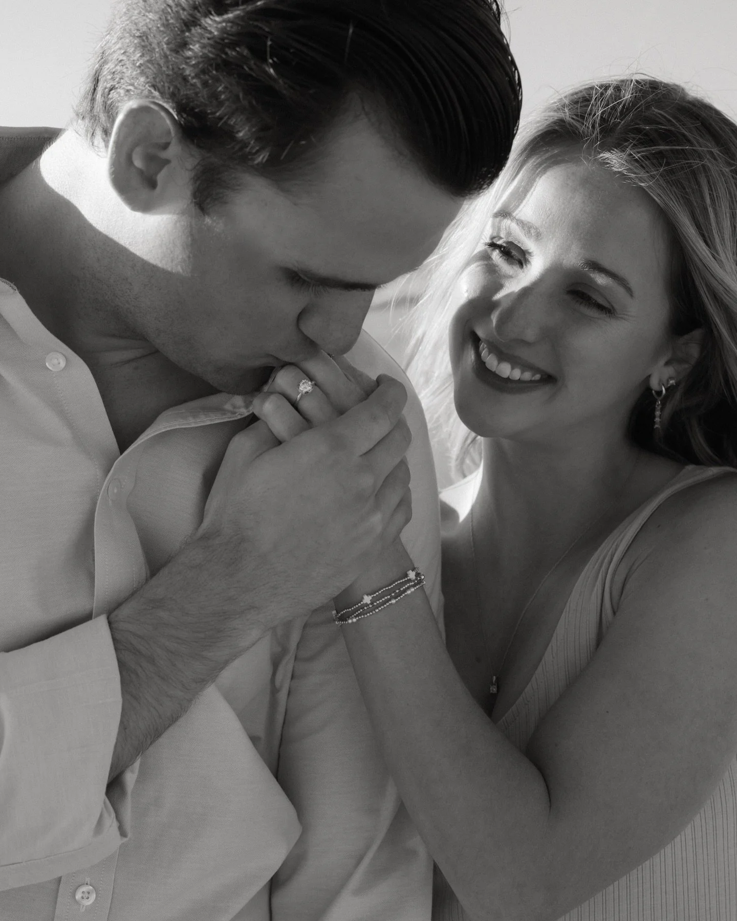 Brian pulled off the sweetest sunset proposal for MacKenzie at Fort De Soto Park 🥹🌅

Golden light, happy tears, and the easiest YES 🤍

#tampaengagementphotographer
#stpeteengagementphotographer
#lakelandphotographer
#orlandoengagementphotographer
