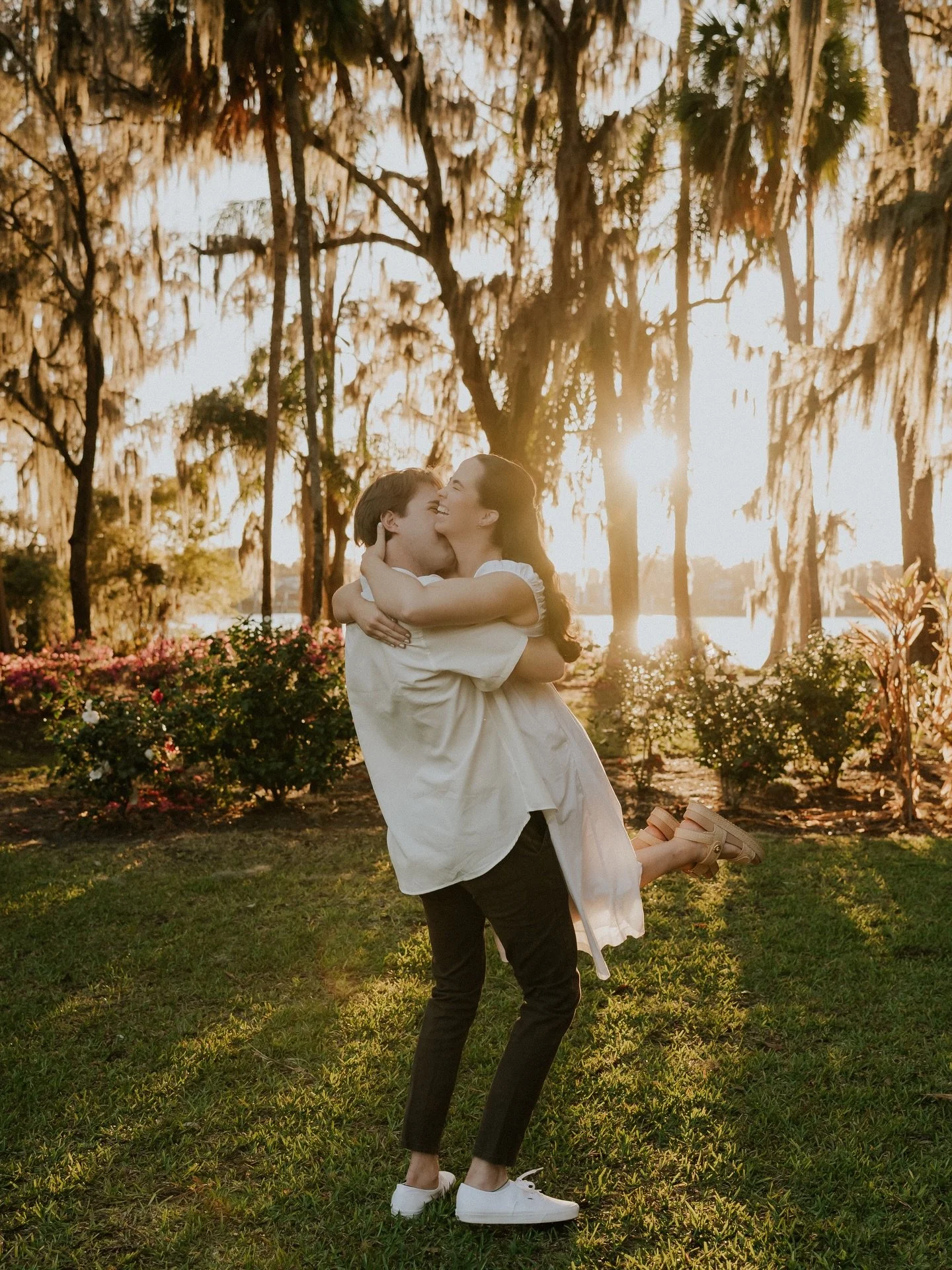 The best photos happen when you forget the camera is even there. 💛

Let loose, laugh, &amp; most importantly have fun!

#orlandoengagementphotographer #tampaengagementphotographer #lakelandengagementphotographer #winterparkweddingphotographer