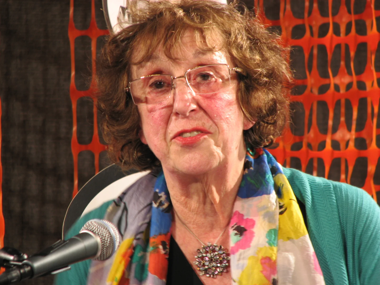 Poet Elaine Feinstein dies age 88