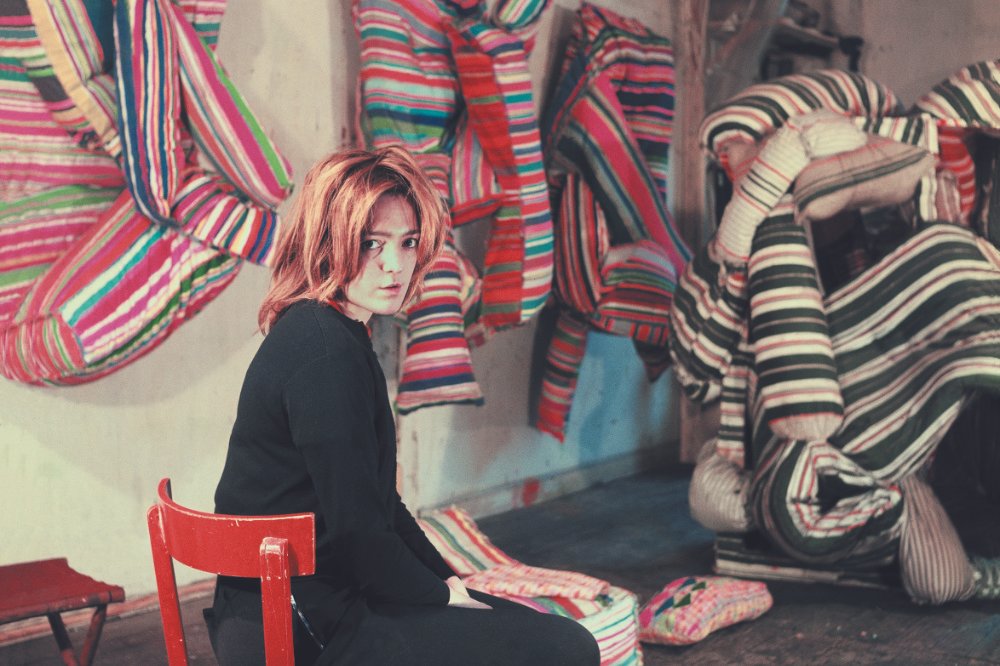 Minujín in her studio on Rue Delambre, Paris