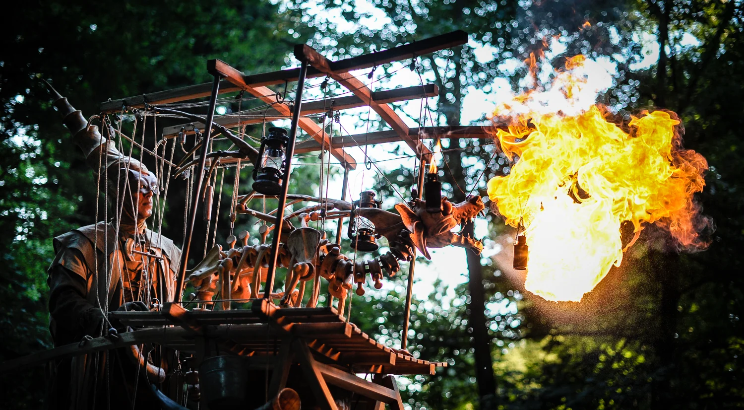Ottfriedt, the dragon.
Les Contes d'Asphaltd.
ViaThea-Straßentheaterfestival, 01.08.2013, Stadtpark Goerlitz.
Foto: Pawel Sosnowski