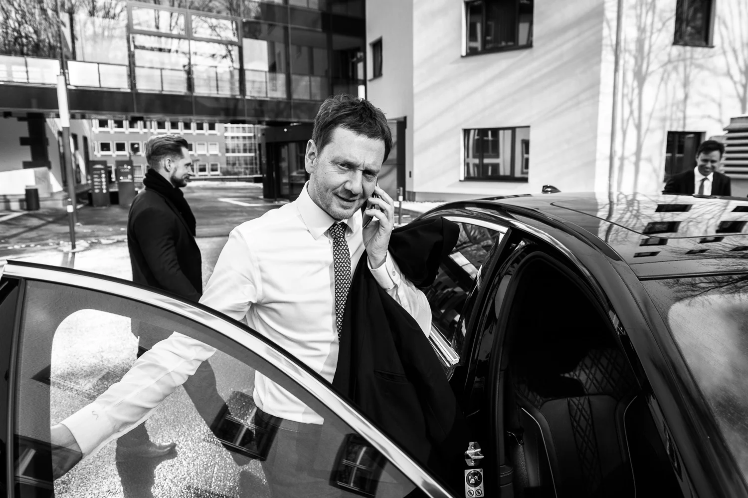 Michael Kretschmer, Ministerpraesident von Sachsen steigt in ein Auto nach dem Gespräch mit den Oberbuergermeistern und Buergermeistern des SSG-Kreisverbandes Erzgebirge in Anneberg-Buchholz, 05.02.2018
//Foto: Pawel Sosnowski www.pawelsosnowski.com