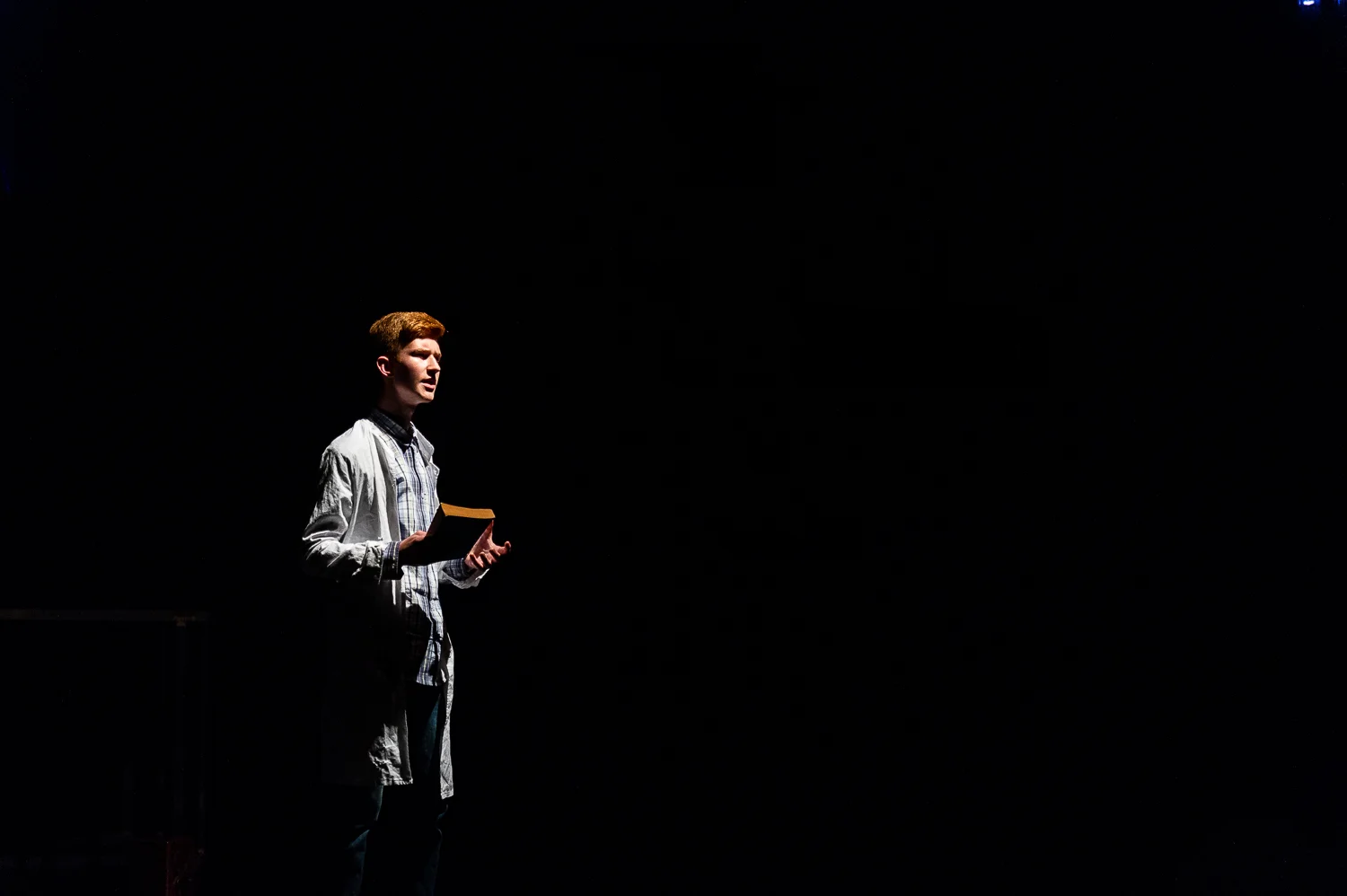 Zittau, 08.06.2018. Gerhart-Hauptmann-Theater Goerlitz-Zittau.
Internationales PASCH-Schuelertheaterfestival.
»Was? Schon 10 Jahre?!?« – Geschichten von der Zeit, wie sie vergeht und was das mit uns macht.
Auf dem abwechslungsreichen viertaegigen Programm steht naturgemaess auch die interkulturelle, spielerische Begegnung der Schuelerinnen und Schueler aus den verschiedenen Laendern.
Das Theaterfestival 2018 wird in Kooperation mit dem Gerhart-Hauptmann-Theater Zittau durchgefuehrt, das ueber langjaehrige internationale Kooperationserfahrungen verfuegt und insbesondere im Rahmen der Initiative J-O-S, die ihren Namen den Initialen der drei markanten Berge des Dreilaenderecks Jested (Jeschken) - Oybin - Sniezka (Schneekoppe) verdankt, junge Theatermacher/innen aus Deutschland, Tschechien und Polen zusammenbringt. Und dieses Jahr spielen – dank PASCH – noch drei weitere Laender Mittelosteuropas mit: die Slowakei, Litauen und schliesslich Ungarn, das mit zwei Theatergruppen der Fit-Schulen Revai Miklos Gimnazium Gyor und Kossuth Lajos Gimnazium Debrecen stark vertreten ist.
Das PASCH-Theaterfestival der Fit-Schulen Mittelosteuropas findet 2018 im Rahmen der Feierlichkeiten zum 10-jaehrigen Jubilaeum der PASCH-Initiative statt.
//Foto: Pawel Sosnowski www.pawelsosnowski.com