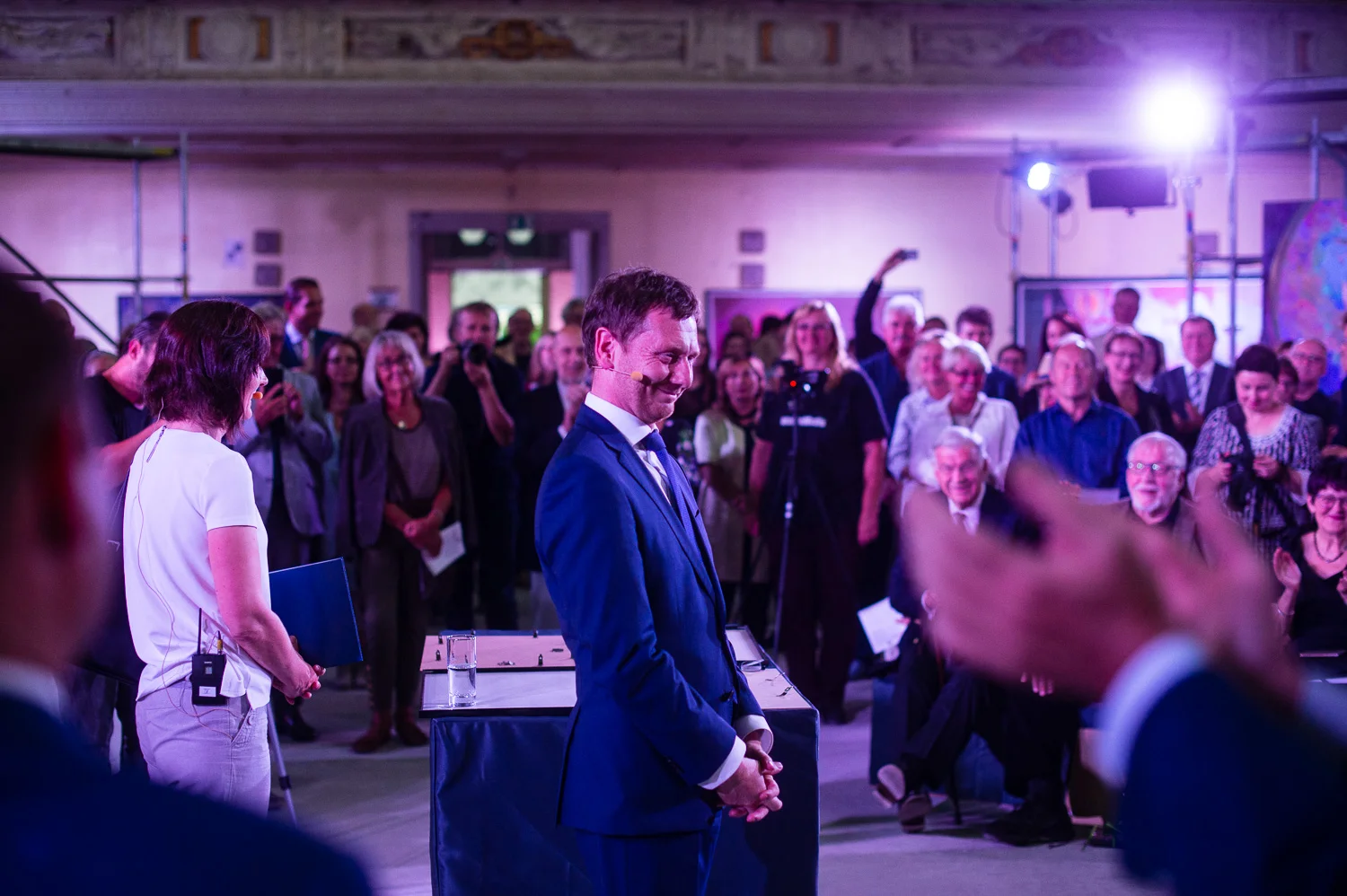 Goerlitz, 13.07.2018.
Ministerpraesident Michael Kretschmer eroeffnet als Schirmherr die Ausstellung „Mythos Europa“ mit ueber 100 Werken von ANTOINETTE in der Stadthalle Goerlitz.
//Foto: Pawel Sosnowski www.pawelsosnowski.com