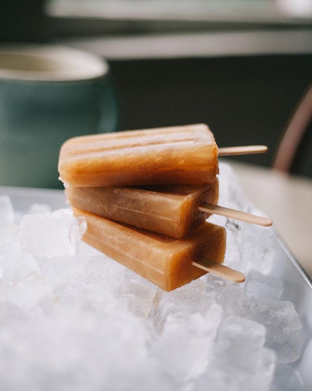 chai apple cider popsicles!!! 🍂 🍁 🍄 🌾 bye summer, it&rsquo;s warm soup/bread/casserole and, apparently, apple cider popsicle weather!!! it&rsquo;s smelling less and less like summer and more and more like cinnamon and soup, and I want to watch al