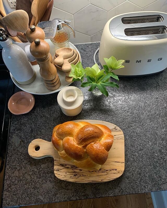 challah 😫🙏🏻 ft. flowers from the neighborhood lol