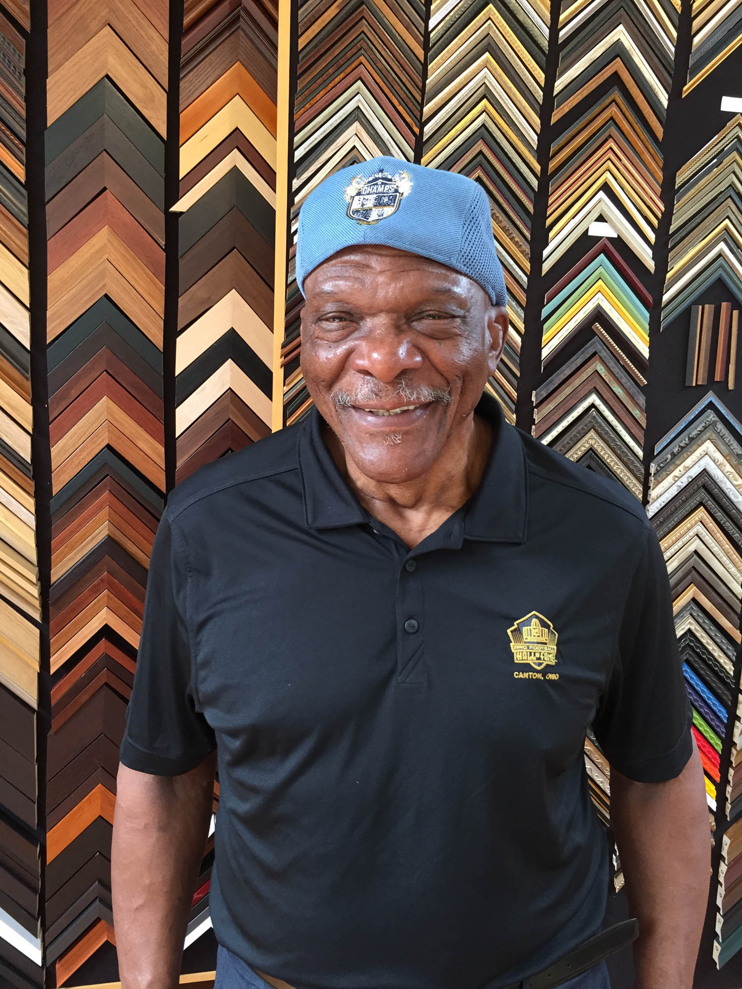 Purple people eater, Carl Eller posing at Hang it