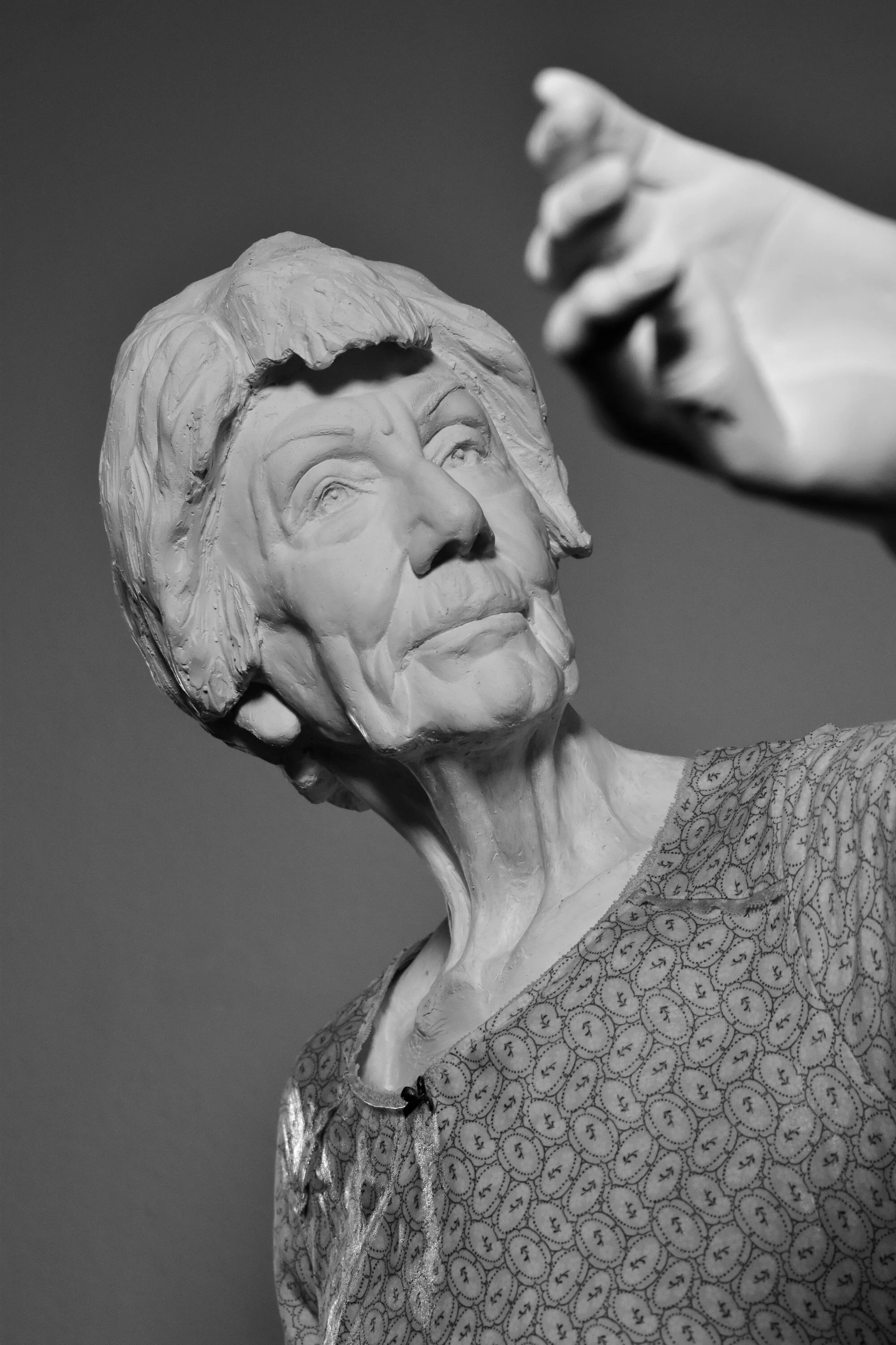 Gipsinstallation "Mutter"