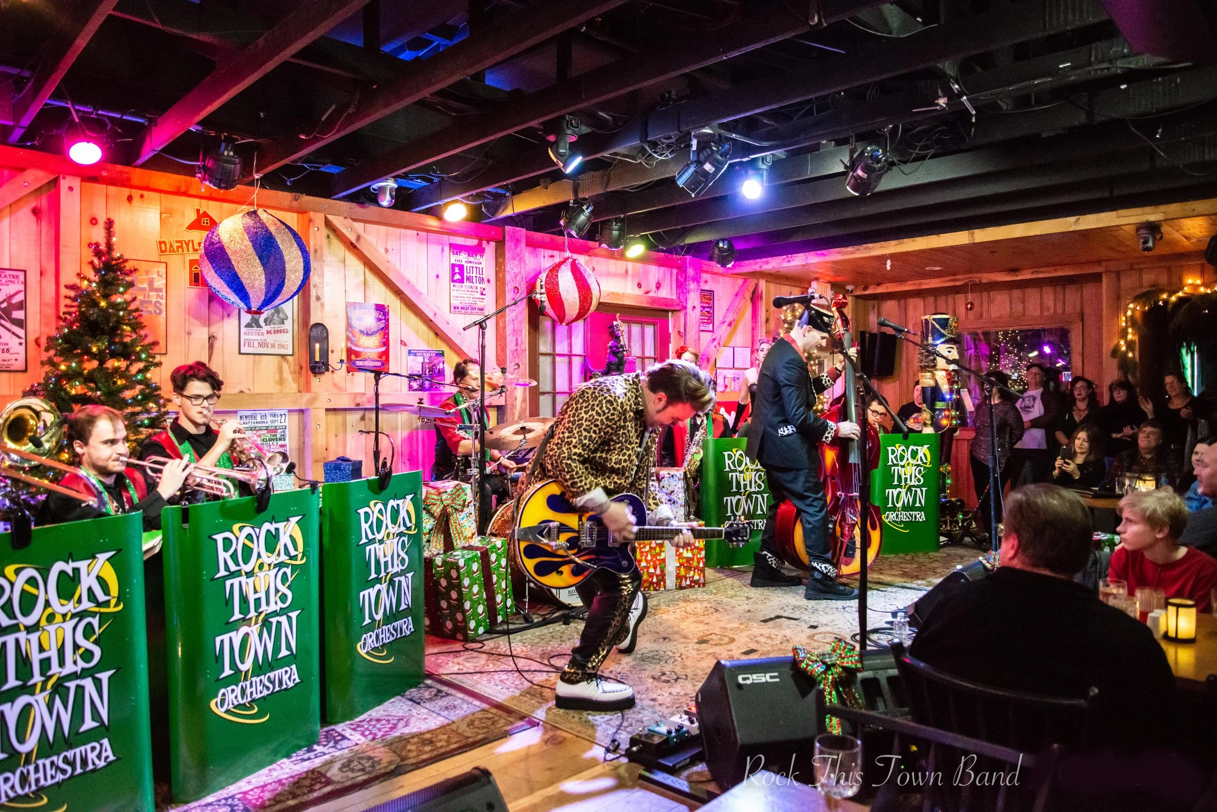Swingin' Through the 50s &amp; 60s Christmas Spectacular