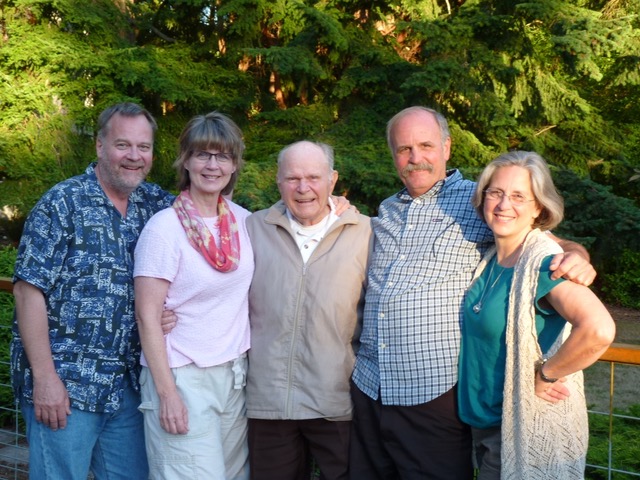 Leo with his four children (l to r) Leo Eric, Becky, himself, Carl, Christina
