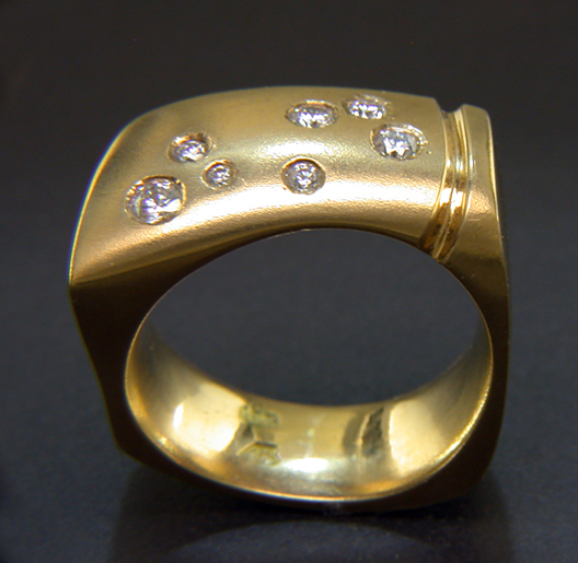 JamesBradshaw-Goldsmith-Gold-and-Diamond-Bandring2.jpeg