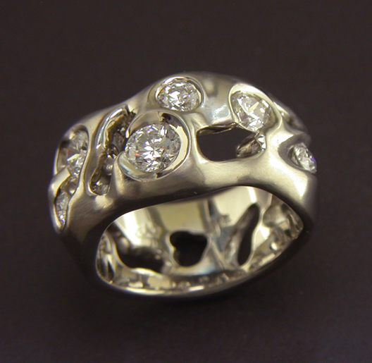 JamesBradshaw-Goldsmith-Gold-and-Diamond-Bandring3.jpeg