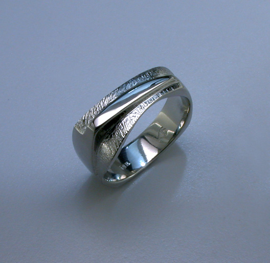JamesBradshaw-Goldsmith-Gold-and-Diamond-Bandring5.jpeg