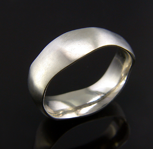 JamesBradshaw-Goldsmith-Gold-and-Diamond-Bandring8.jpeg