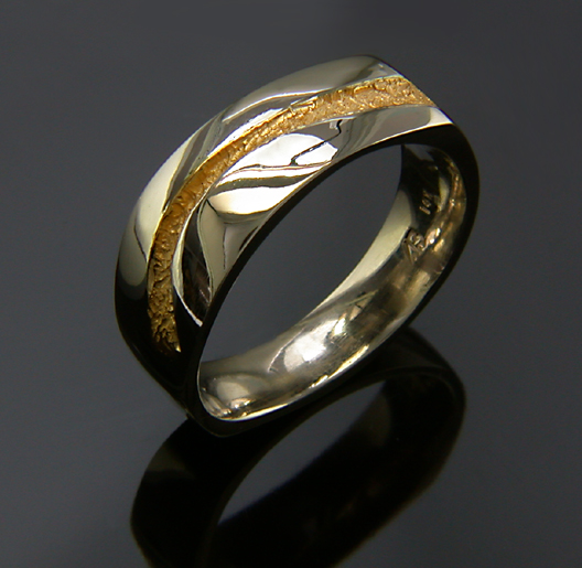 JamesBradshaw-Goldsmith-Gold-and-Diamond-Bandring7.jpeg