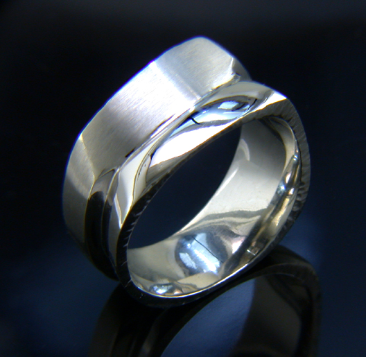JamesBradshaw-Goldsmith-Gold-and-Diamond-Bandring10.jpeg