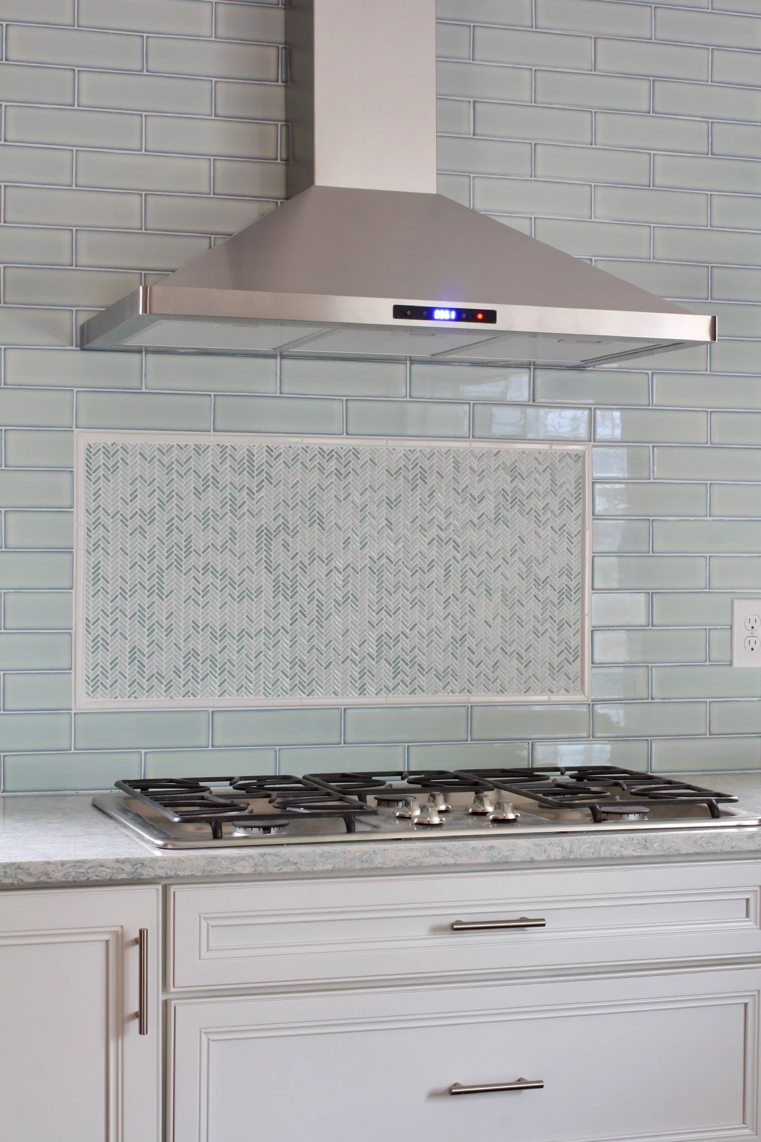 backsplash feature 1.JPG