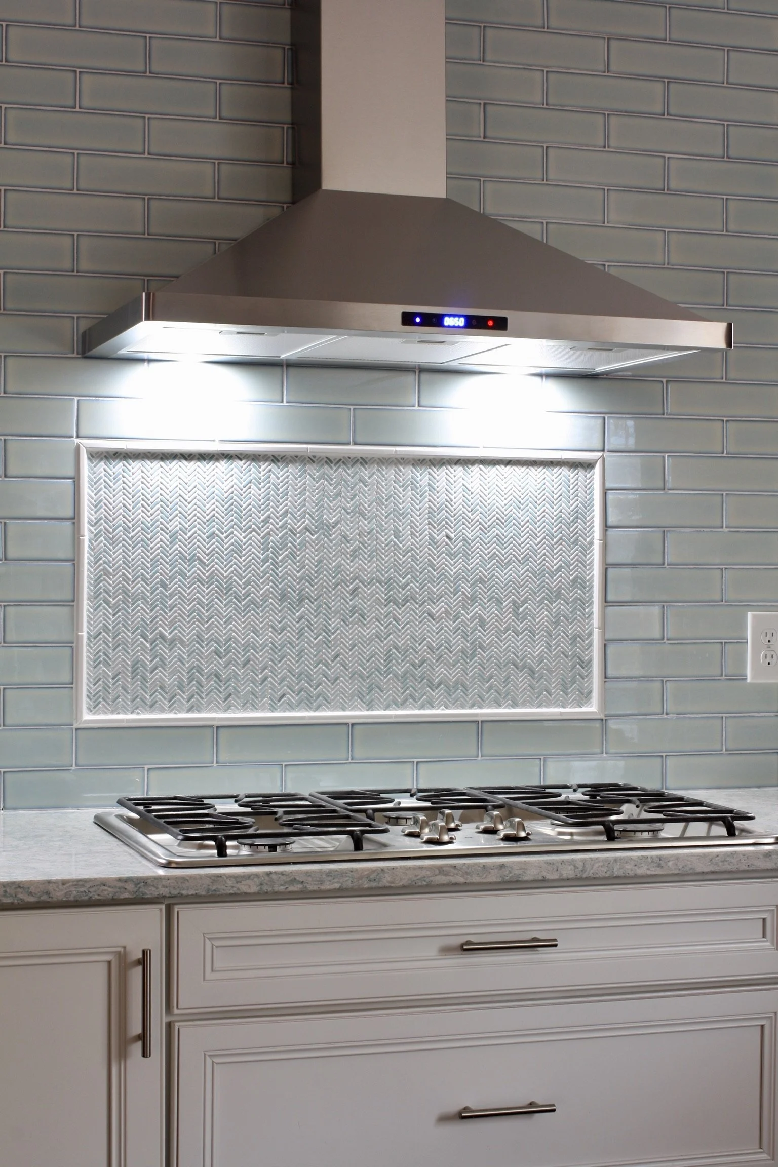 backsplash feature 2.JPG