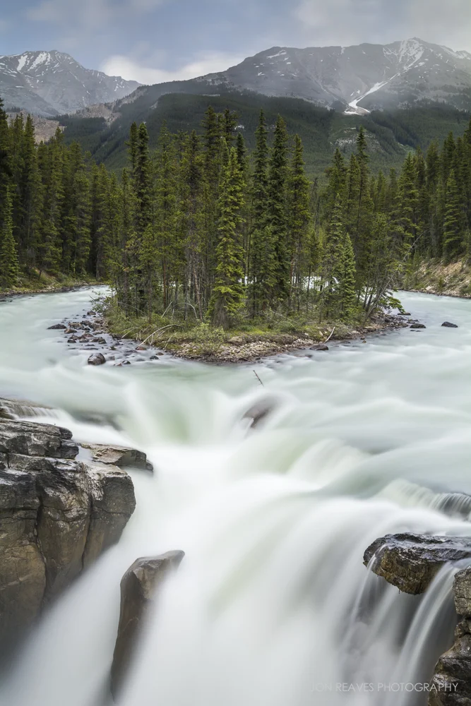 Sunwapta Falls, Jasper National Park (Nikon D7100, 18-35G : 18mm, ISO 100, f11, 8 sec, tripod, polarizer, 3 stop grad. ND, 6 stop ND)
