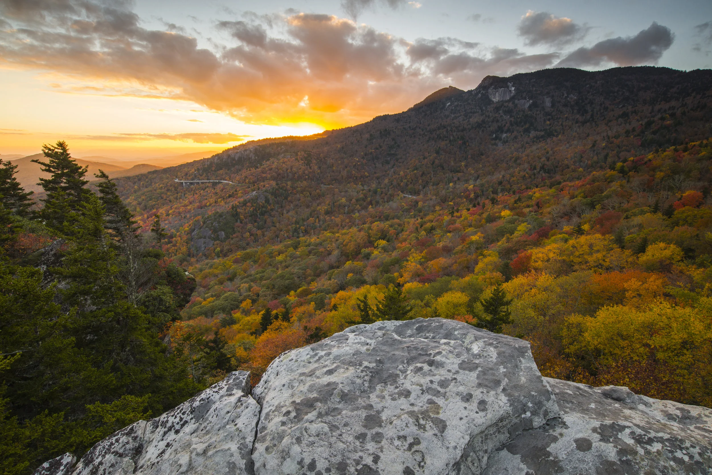 Autumn colors on Grandfather Mountain from Rough Ridge Trail, Blue Ridge Parkway, North Carolina. (Nikon D600, Nikkor 18-35G Lens, Gitzo Tripod, Circular Polarizer, 3-stop ND filter) © Jon Reaves Photography