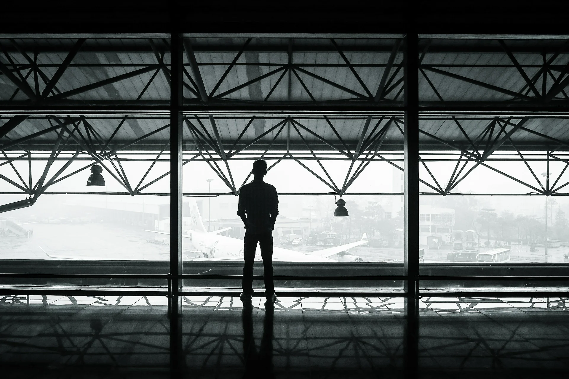 airport-351472_1920.jpg