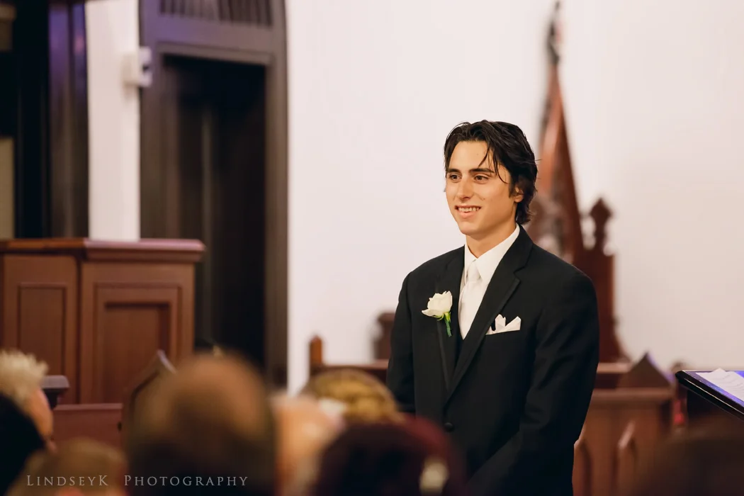 groom-sees-bride.jpg