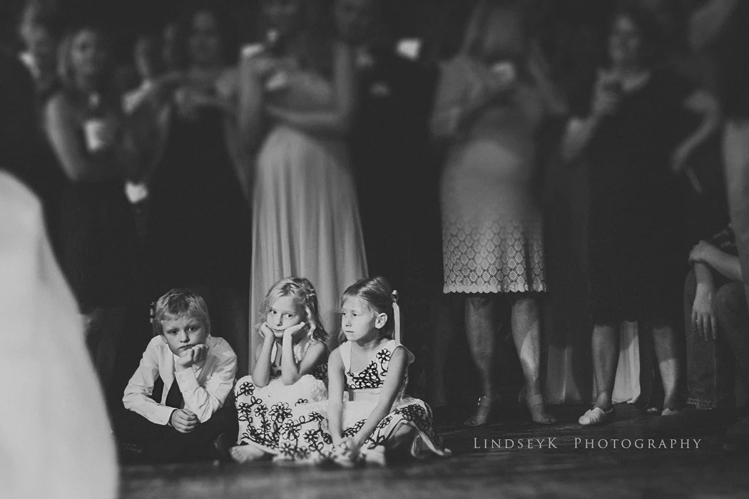 bored-children-at-wedding