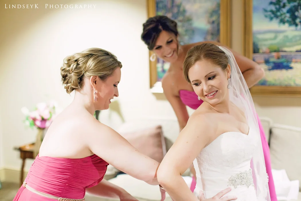 bridesmaids-helping.jpg