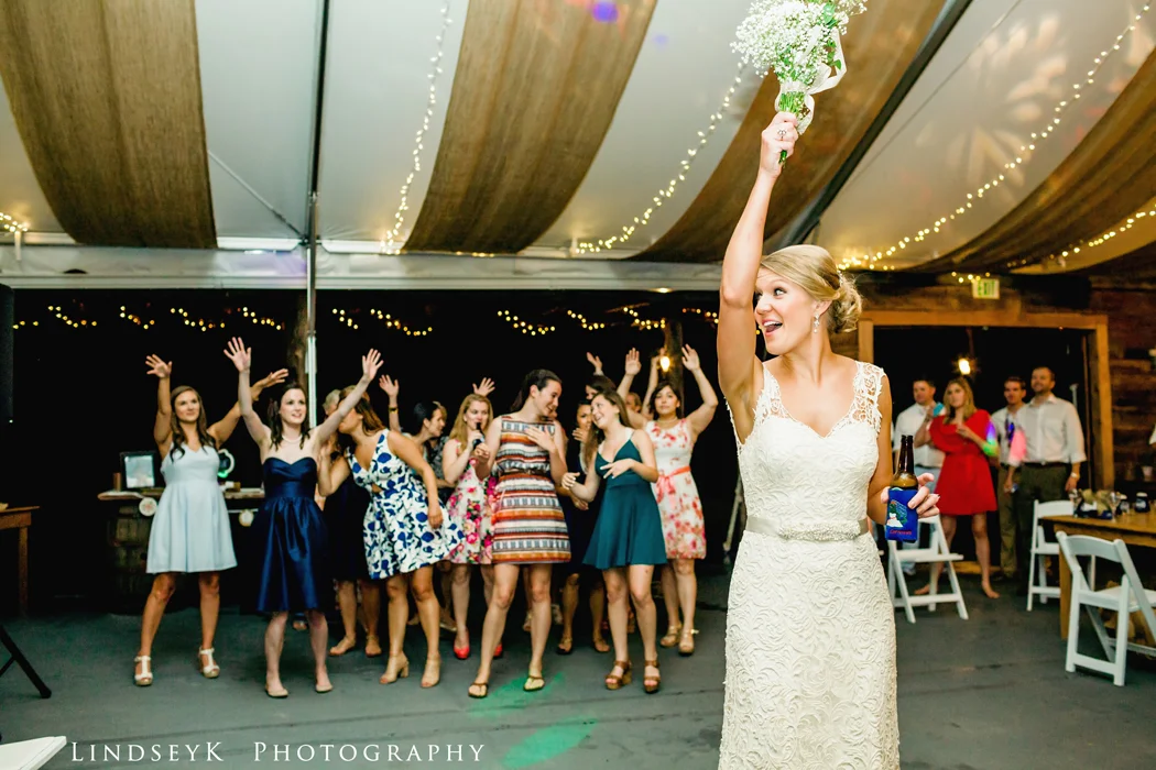 bouquet-toss.jpg
