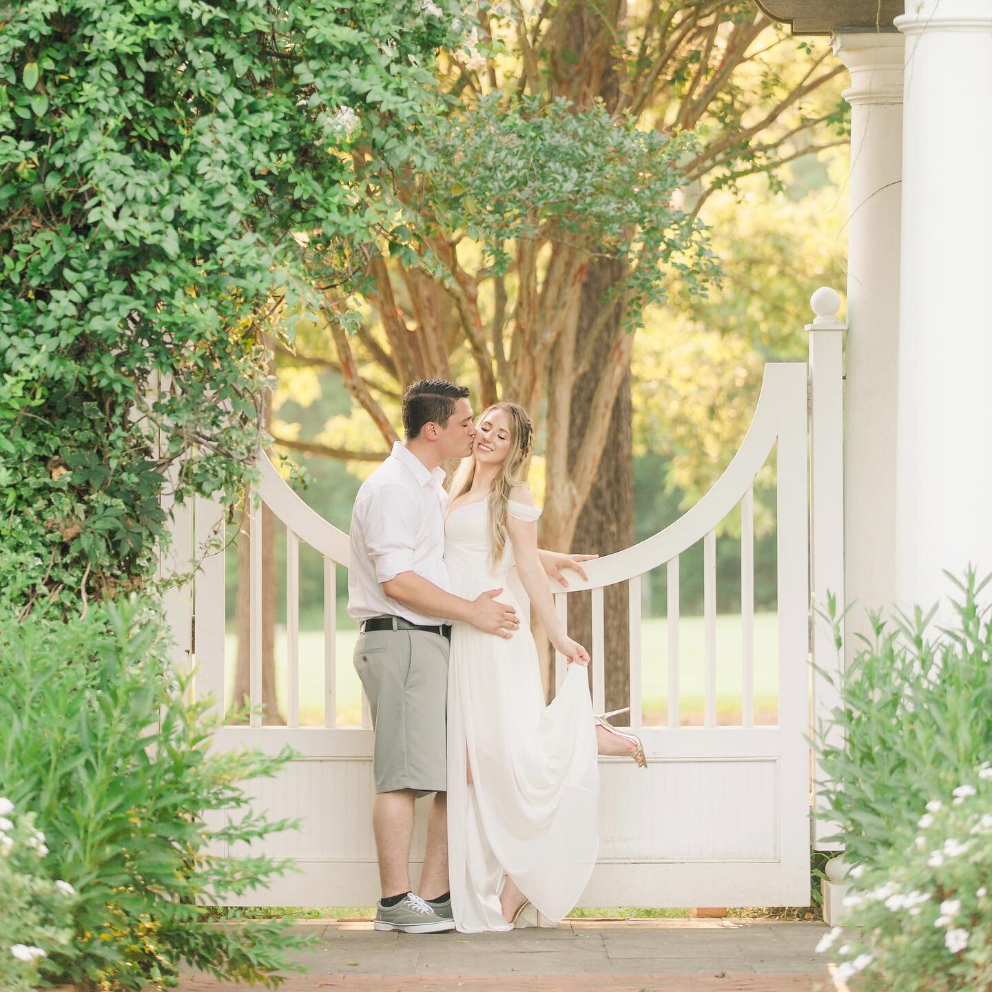 Daniel Stowe Botanical Garden is such a dreamy venue to photograph 😍
.
.
.
@danielstowebotanicalgarden 
@belmontbrides 
.
.
.
#danielstowebotanicalgardenwedding #dsbgwedding #dsbg #danielstowebotanicalgarden #belmontnc #charlotteengagement #charlott