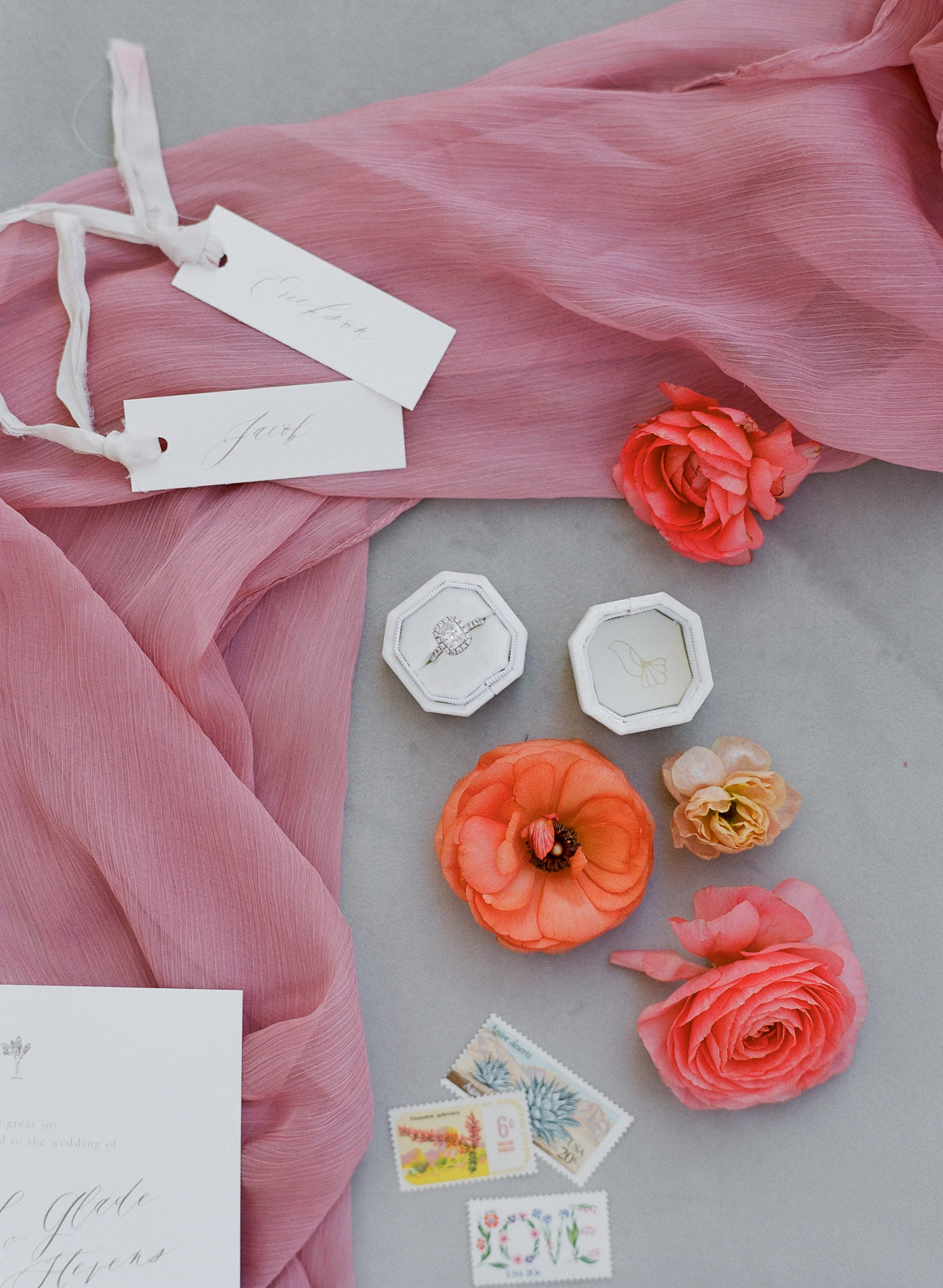 Savan Photography I Oak + Amble flowers I Foil + Ink paper goods