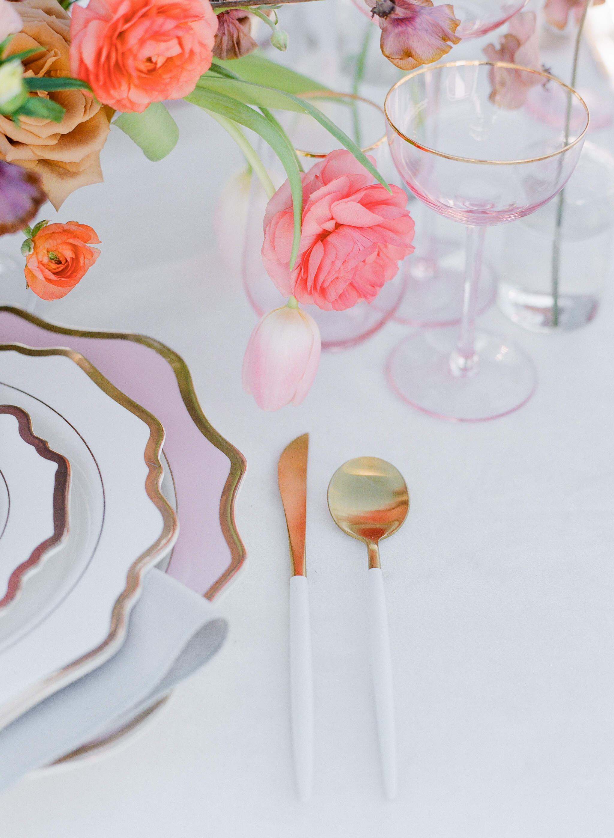 Savan Photography I Oak + Amble flowers I Signature Party Rentals table top goods I Party Crush Studio linens