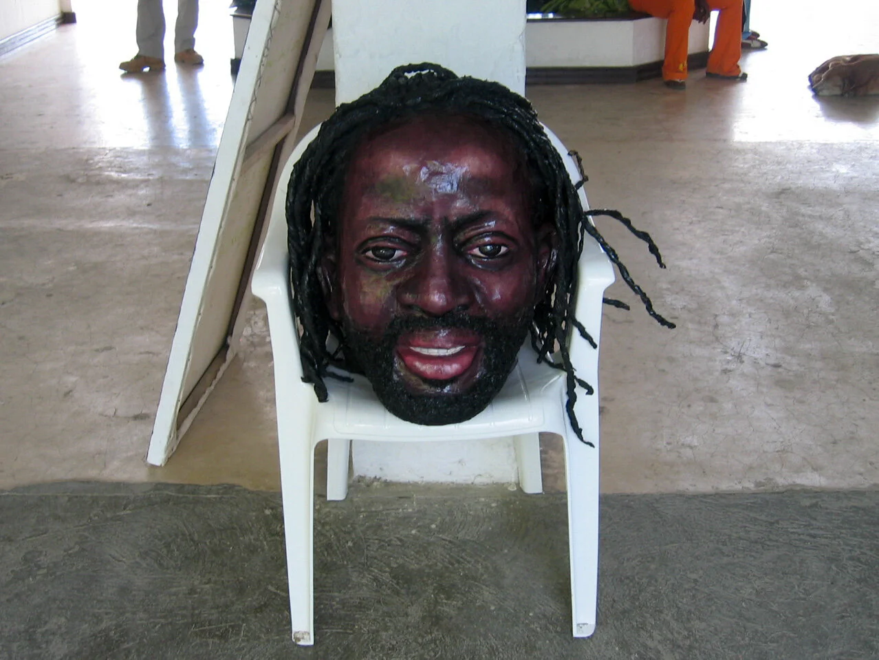 Haiti 2006 art head on chair at Jacmelienne.jpg