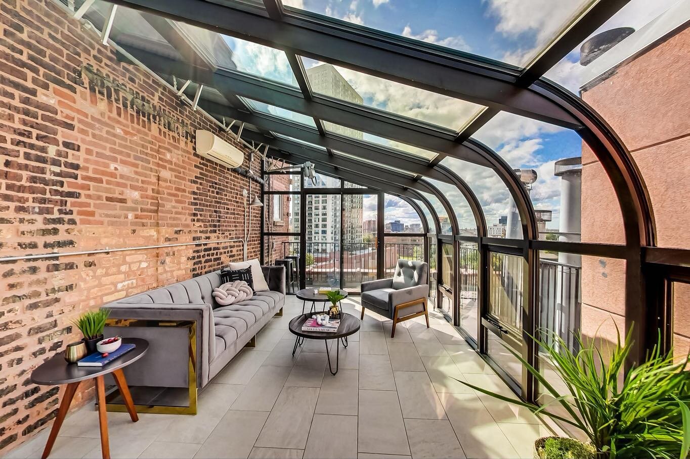 Have you always wanted to live in a chic urban penthouse along the river with a private glass sunroom? And a deck overlooking the Chicago river? And another deck? And three bedrooms? And a movie-worthy kitchen?  #callme and let&rsquo;s go see my amaz