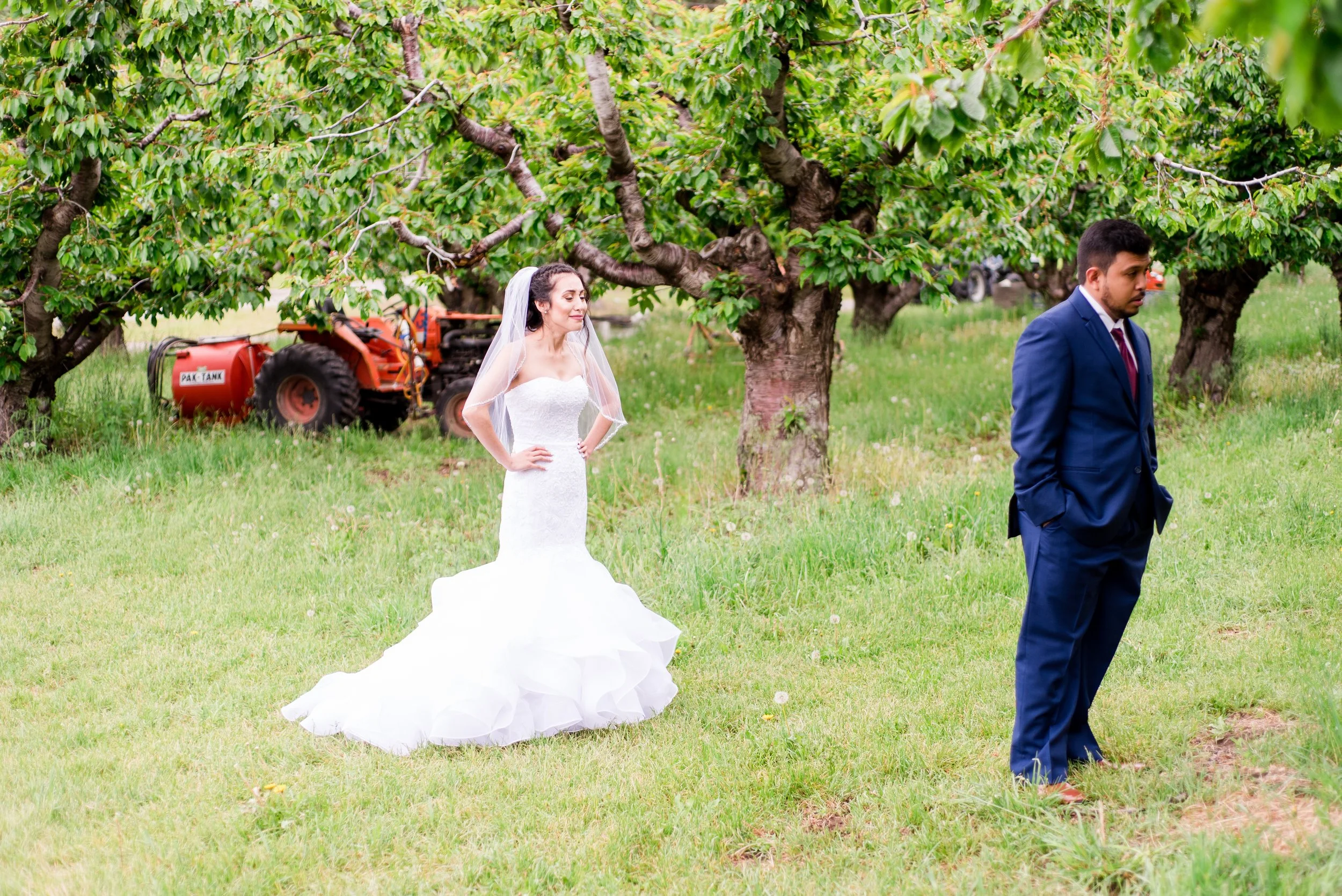 First Look - Wenatchee, Washington Hampton Hideaway White Barn Wedding - Wenatchee, Washington Wedding Photographer - Morgan Tayler Photo & Design - Tri Cities, Washington Wedding Photographer