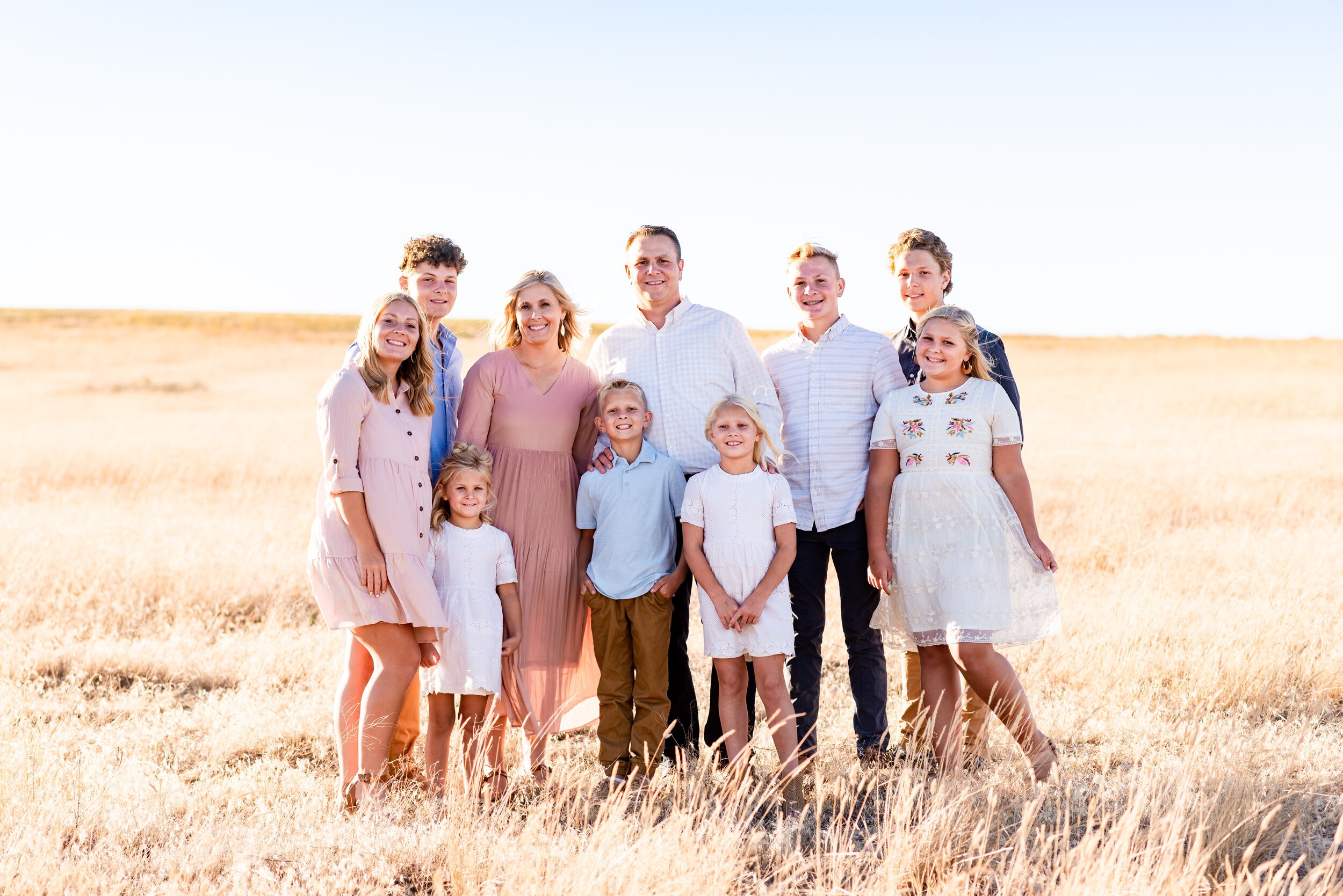 Royal City Large Family Orchard Session - Family of 10 Pose - What to Wear to Family Photos - Royal City Family Photographer - Tri Cities Family Photographer - Morgan Tayler Photo &amp; Design