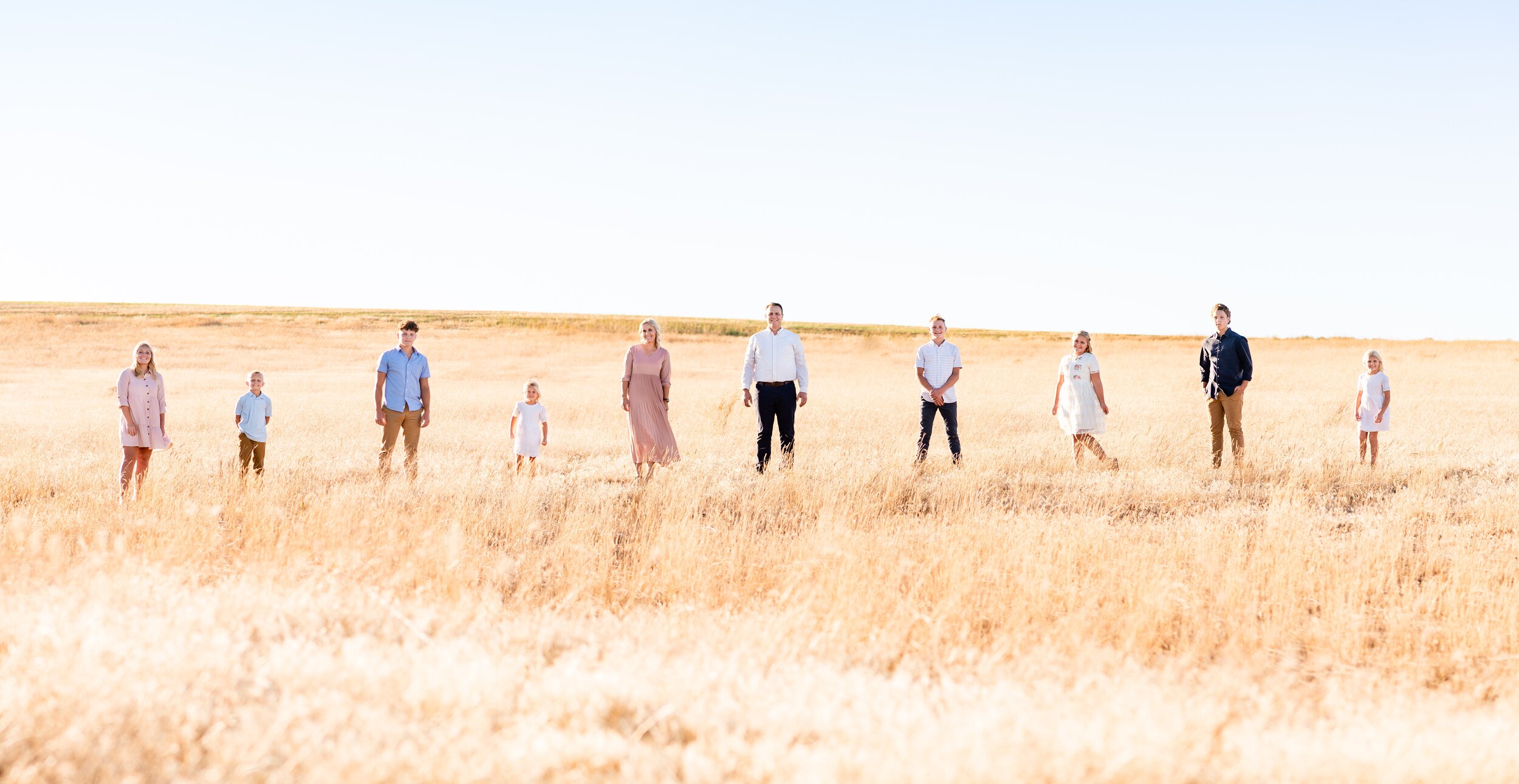 Royal City Large Family Desert Session - Family of 10 Pose - What to Wear to Family Photos - Royal City Family Photographer - Tri Cities Family Photographer - Morgan Tayler Photo &amp; Design