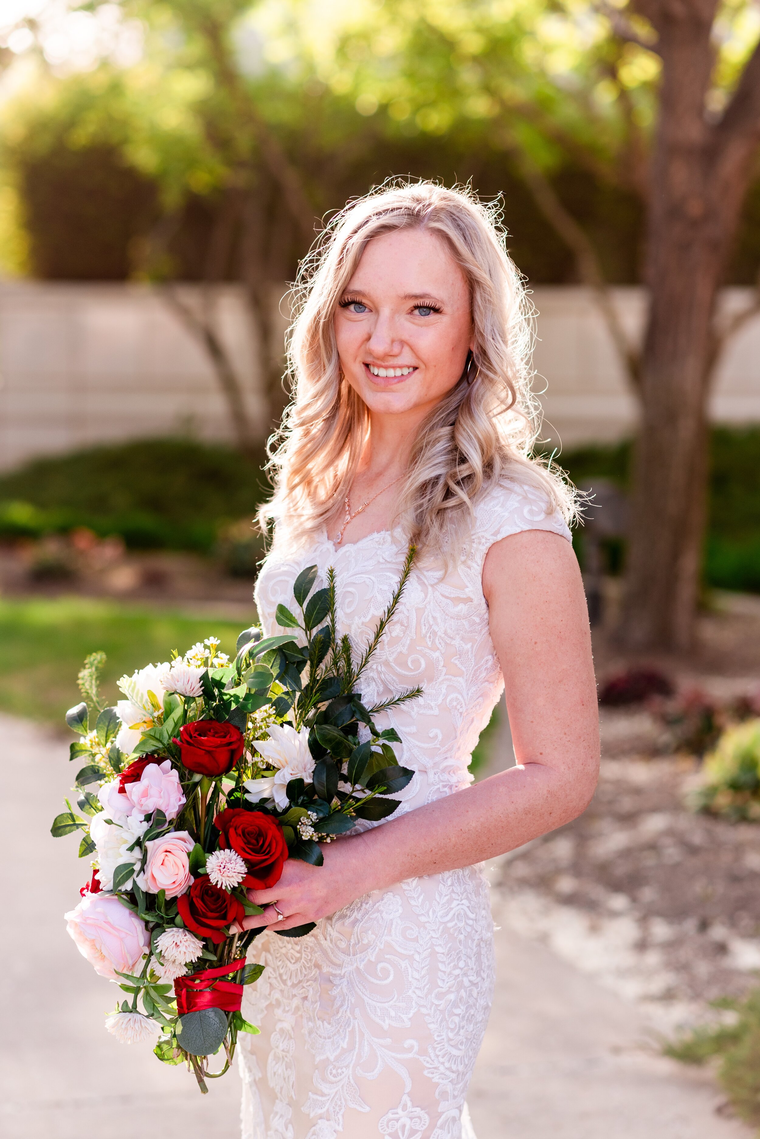  Red &amp; White Bouquet - Columbia River Washington Temple Bridals Wedding Photographer - Tri Cities Wedding Photographer - Morgan Tayler Photo &amp; Design - Moses Lake Temple Wedding Photographer
