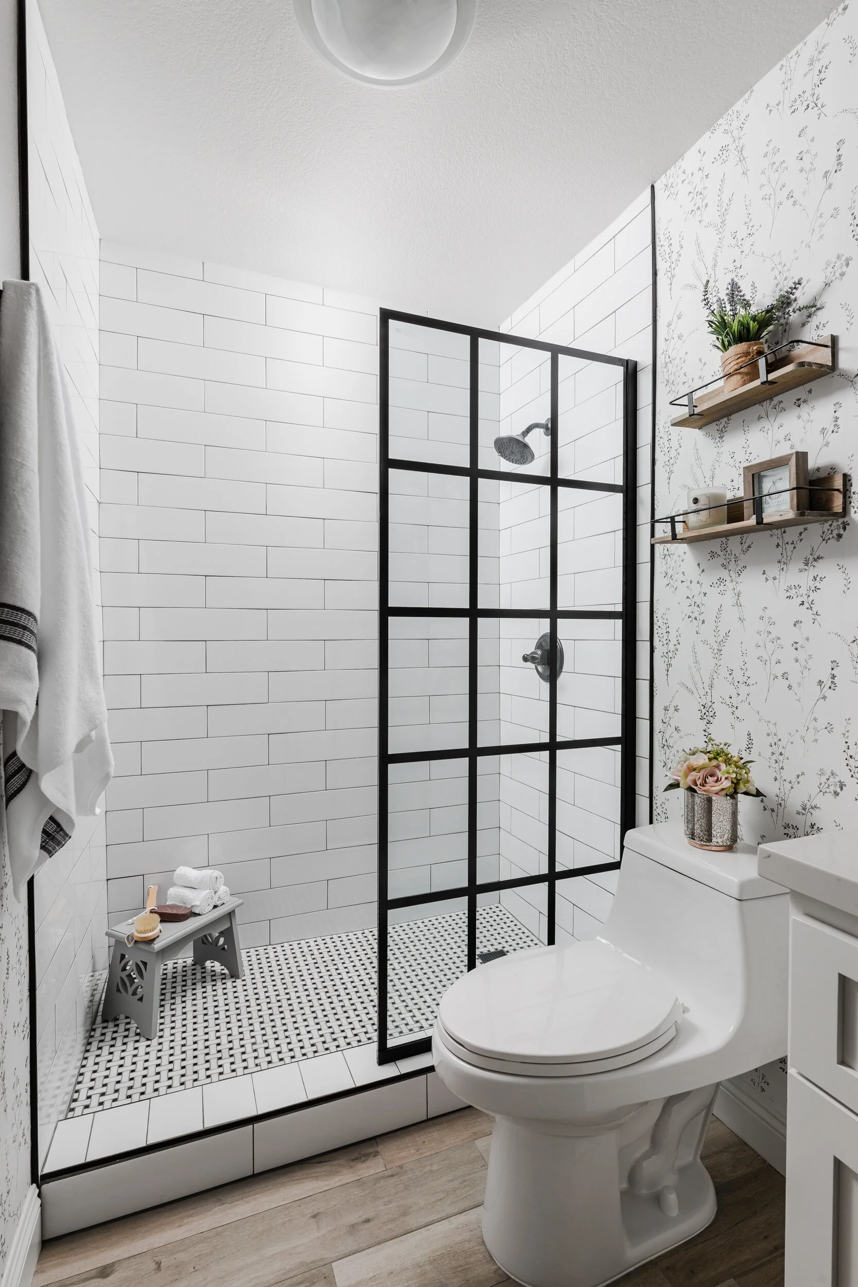 Black and White Bathroom Interior Design: Timeless Elegance for Modern ...