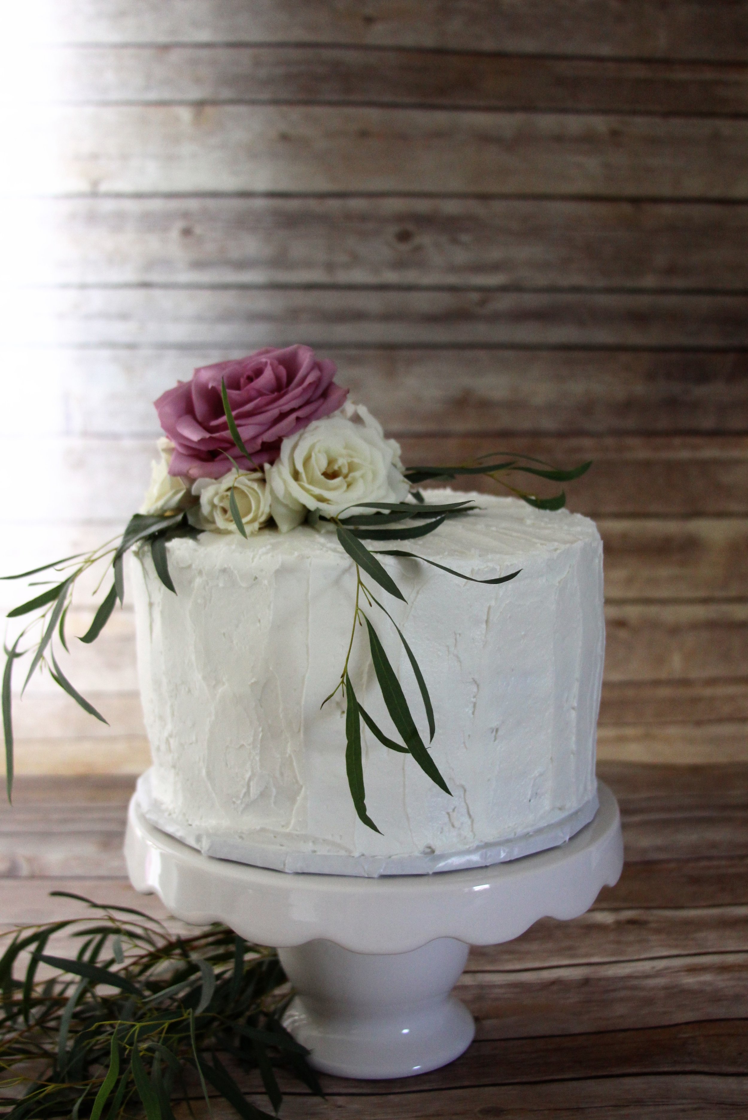single tier rustic wedding cake