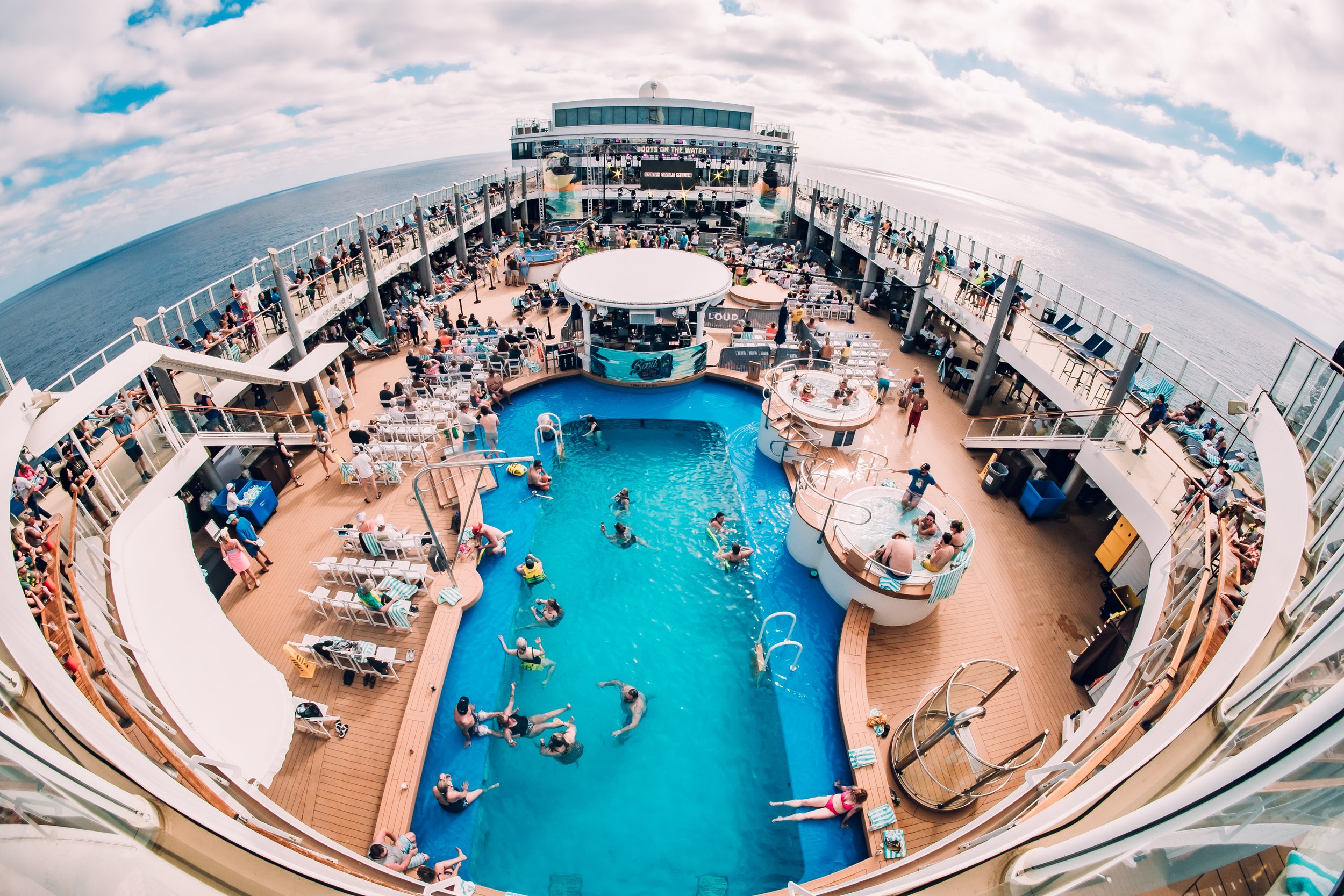 boots cruise_Yvonne Gougelet_@yvonnegphotos001.jpg
